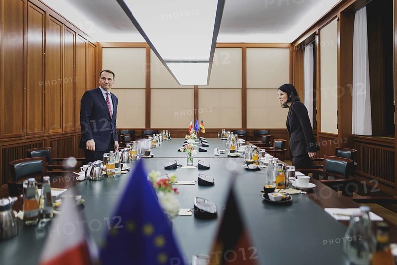 (R-L) Annalena Bärbock (Alliance 90/The Greens), Federal Foreign Minister, and Radoslaw Sikorski, Foreign Minister of Poland, photographed during a joint meeting in Berlin, 30 January 2024 / Photographed on behalf of the Federal Foreign Office