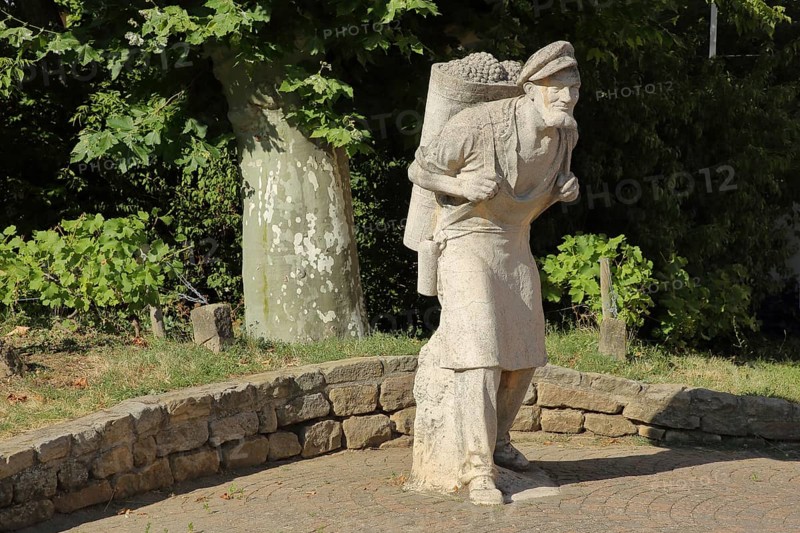 Sculpture winegrower by Adolf Bernd 1936, Hottenträger, Buttenträger, harvest helper, man, figure, carry, back, load, basket, wine harvest, wine-growing area, basket, Bad Dürkheim, German Wine Route, Rhineland-Palatinate, Germany, Europe