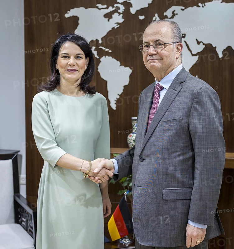Annalena Bärbock (Alliance 90/The Greens), Federal Foreign Minister, pictured during her trip to Israel and the Palestinian territories. Here a meeting with the Prime Minister of the Palestinian Authority, Mohammed Mustafa, in Ramallah.