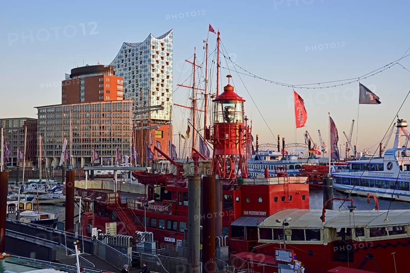 Europe, Germany, Hamburg, Elbe, harbour, Elbe Philharmonic Hall, historic lightship, restaurant, view to Elbe Philharmonic Hall, evening light, Europe