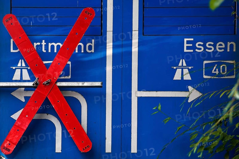 Complete closure of the A 40 motorway due to construction work until November 2024 in the direction of Dortmund, Bochum, North Rhine-Westphalia, Germany, Europe