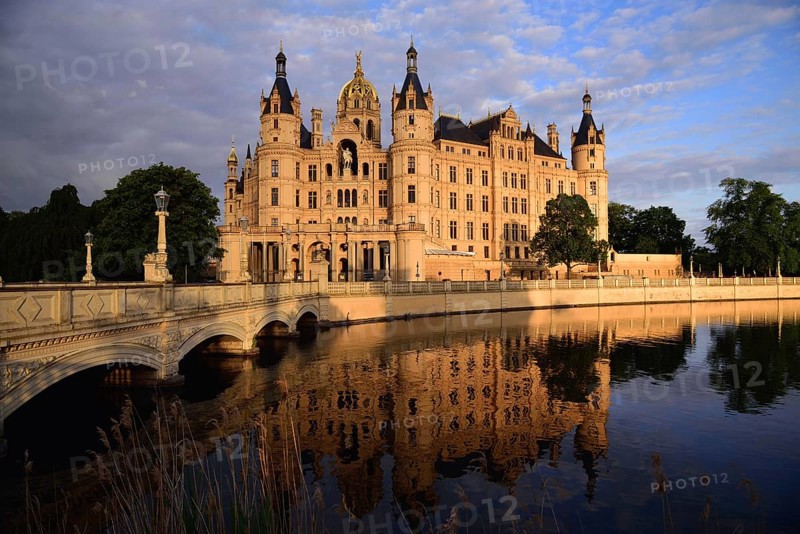 Europe, Germany, Mecklenburg-Western Pomerania, Schwerin, Schwerin Castle, built 1845 to 1857 in the style of romantic historicism, today seat of the state parliament, front with bridge to the castle island, evening light, Schwerin, Mecklenburg-Western Pomerania, Germany, Europe