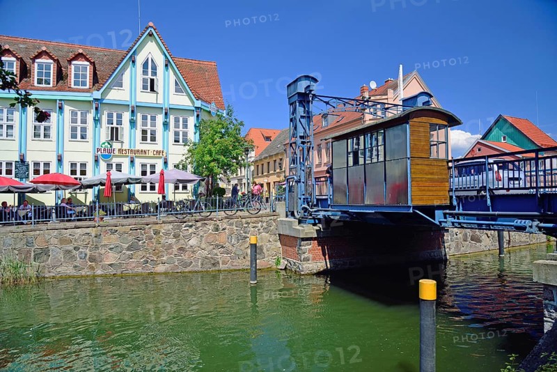 Europe, Germany, Mecklenburg-Western Pomerania, Plau am See, Lake Plau, Elde-Müritz waterway, lift bridge built in 1916, Plau am See, Mecklenburg-Western Pomerania, Germany, Europe