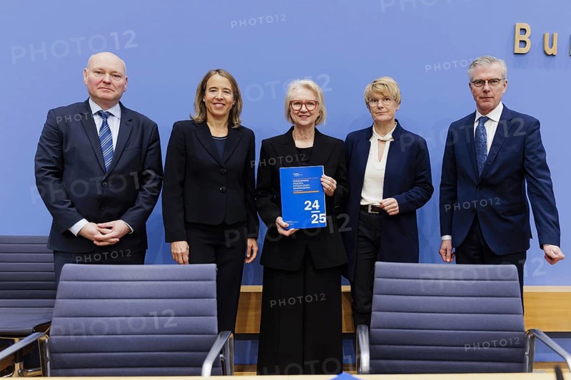 Wirtschaftsweisen, from left: Prof. Dr Achim Truger, Dr h.c. Ulrike Malmendier, Prof. Monika Schnitzer, Prof. Veronika Grimm, Chairwoman, Prof. mult. Prof. Martin Werding, Berlin, 12 November 2024