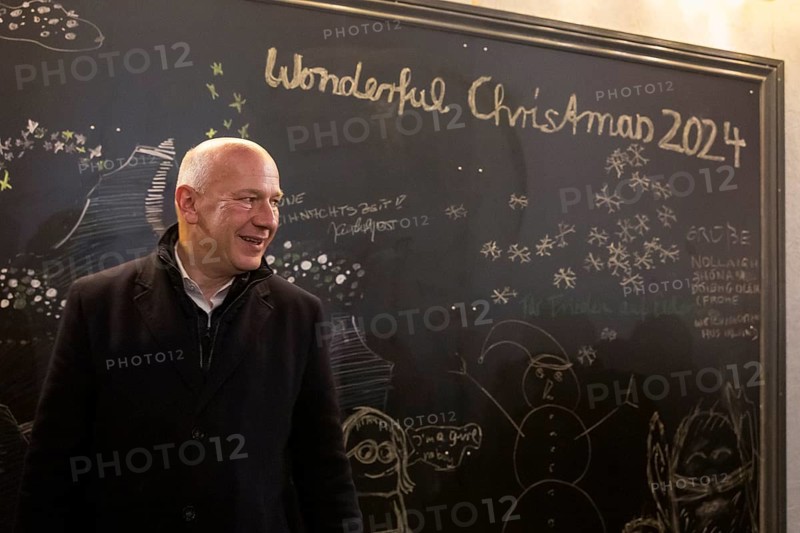 Kai Wegner, Governing Mayor of Berlin, in front of a board with the inscription Wonderful Christmas 2024 at the Weihnachtszauber Gendarmenmarkt Christmas market. The Christmas market at Gendarmenmarkt will move to Bebelplatz in 2022 due to renovation work. Berlin, 25 November 2024