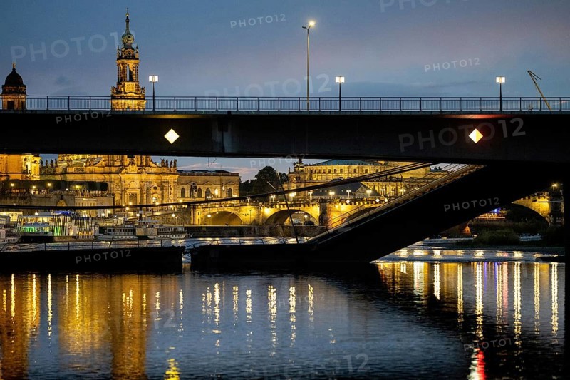 Partial collapse of the Carola Bridge in Dresden with the Church of Our Lady and Semperoper in the background, 11/09/2024