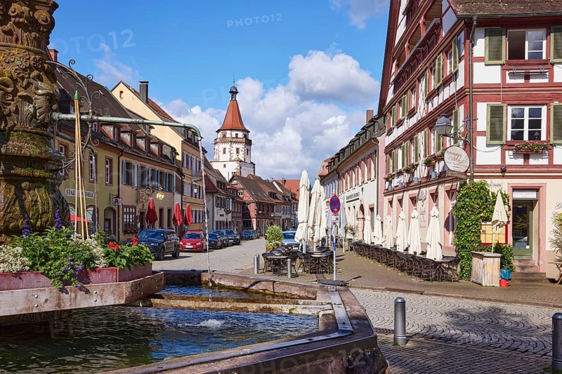 Street with Niggelturm and market fountain in Gengenbach, Black Forest, Ortenaukreis, Baden-Württemberg, Germany, Europe