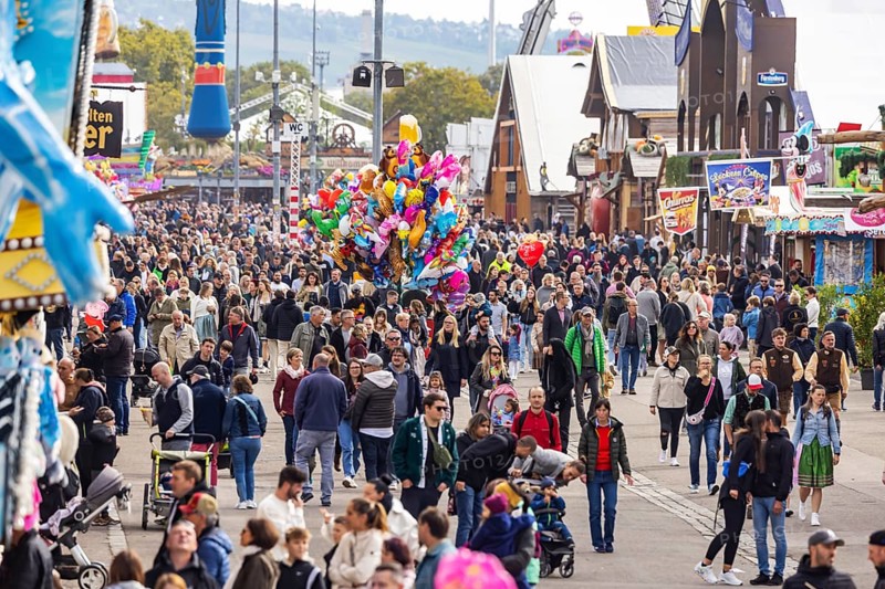 Folk festival in Stuttgart. The 177th Cannstatter Volksfest on the Wasen is one of the most important traditional festivals in Germany. In addition to the large festival tents, the Cannstatter Wasen is characterised by fairground attractions. Bad Cannstatt, Stuttgart, Baden-Württemberg, Germany, Europe