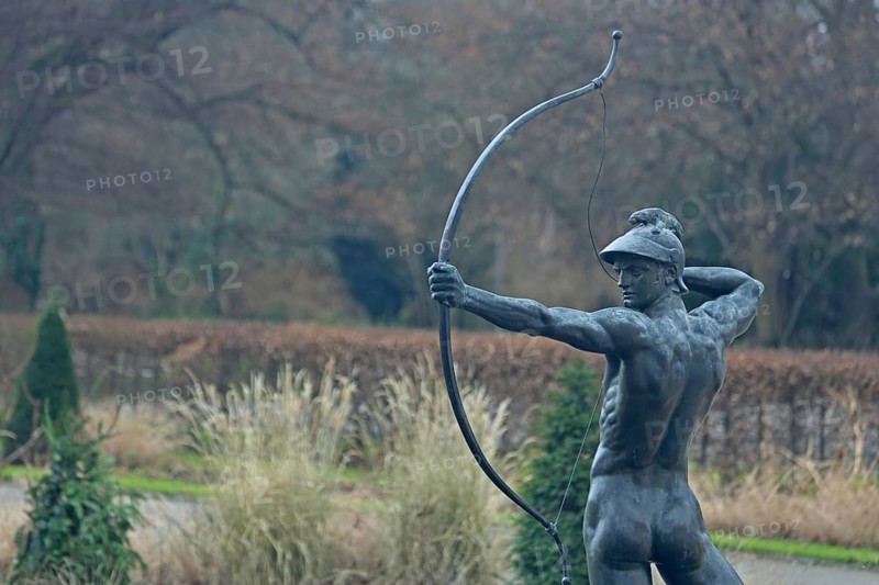 Sculpture Archer by Ernst Moritz Geyger 1895, athletic male figure with bow, bronze sculpture, athlete, bow, archery, muscular, athletic, strong, naked, Ebertpark, Ludwigshafen am Rhein, Rhineland-Palatinate, Germany, Europe