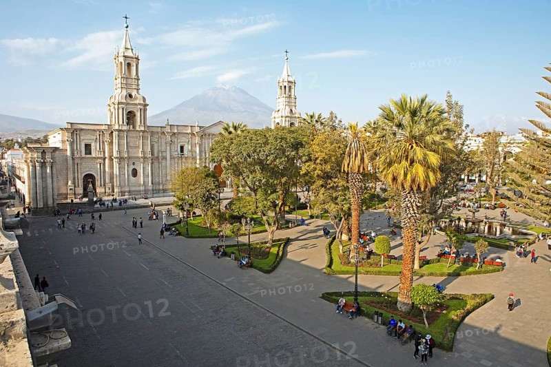 Cathedral of Arequipa or Cathedral Basilica of Santa Maria at the Plaza Principal, behind the volcano Misti, Arequipa, Province Arequipa, Peru, South America
