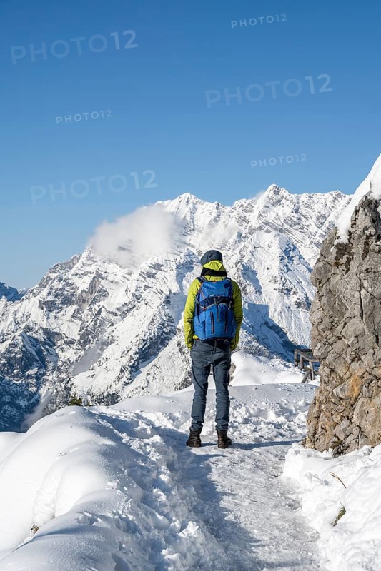 Mountaineers on the way to the Jenner summit with snow, snowy mountain panorama with Watzmann massif, Berchtesgaden National Park, Berchtesgaden Alps, Schönau am Königssee, Berchtesgadener Land, Bavaria, Germany, Europe