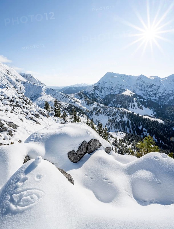 Snow-covered summit of the Jenner in autumn, view of mountain panorama with Hagengebirge, Sonnenstern National Park Berchtesgaden, Berchtesgaden Alps, Schönau am Königssee, Berchtesgadener Land, Bavaria, Germany, Europe