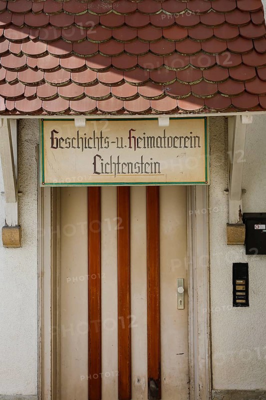 Handwritten sign, writing, Lichtenstein History and Local History Society, entrance, front door, door handle, doorbell, roof, roof tile, Unterhausen, Lichtenstein, Reutlingen district, Baden-Württemberg, Germany, Europe