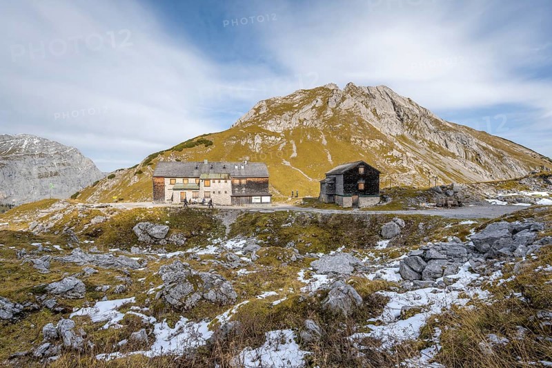 Lamsenjochhütte in autumn, Karwendel, Tyrol, Austria, Europe