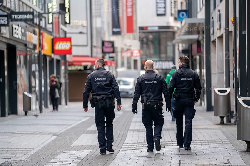 Effects of the coronavirus crisis, empty shopping street, patrol from the public order office, around 1400 hours on Saturday, normally thousands of people go shopping here at this time, Hohe Straße in Cologne, Germany, Europe