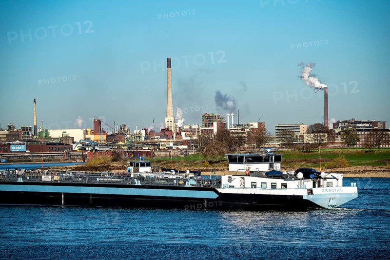 The Krefeld-Ürdingen Chemical Park, Chempark, where over 20 companies produce a wide variety of chemical products, cargo ship on the Rhine, Krefeld, North Rhine-Westphalia, Germany, Europe