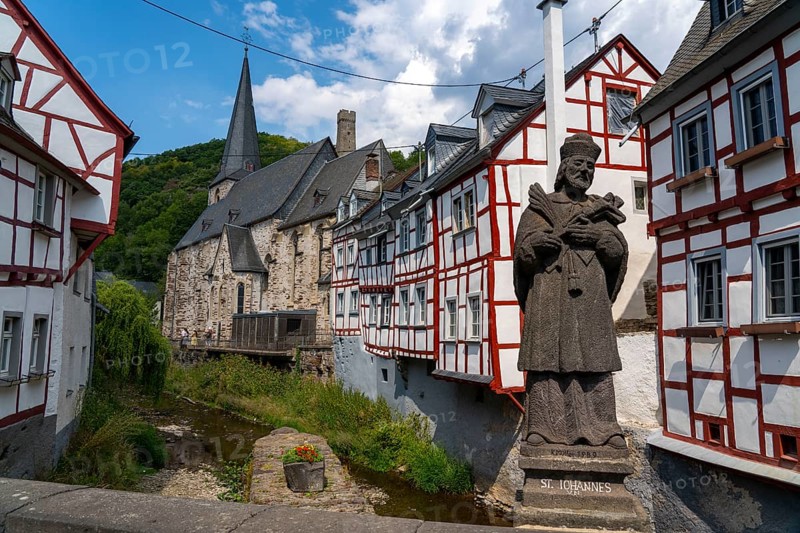 Monreal, idyllic half-timbered village in the Elz valley, figure of Nepomuk, the bridge saint, in the district of Mayen-Koblenz in Rhineland-Palatinate, Germany, Europe