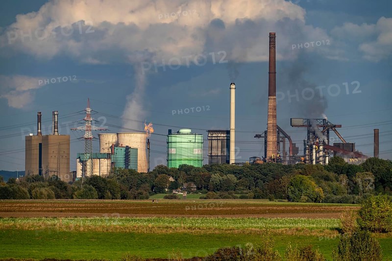 Hüttenwerke Krupp-Mannesmann, HKM in Duisburg-Hüttenheim, 2 blast furnaces, coking plant, quenching cloud, Rheinauen in Duisburg-Mündelheim, North Rhine-Westphalia, Germany, on the left the gas-fired power plant, cooling towers, Europe