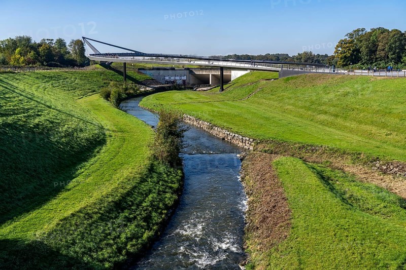New bridge over the Rhine-Herne Canal and the Emscher, leap over the Emscher, bicycle and pedestrian bridge, 412 metres long, at the so-called Emscherland, Castrop-Rauxel water cross, North Rhine-Westphalia, Germany, Europe