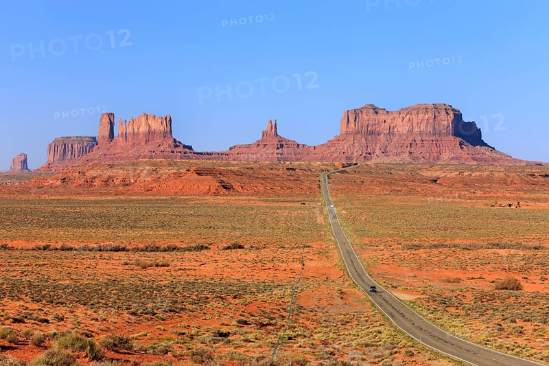 Monument Valley, Navajo Tribal Park, rock formations, desert, road, Utah, USA, North America