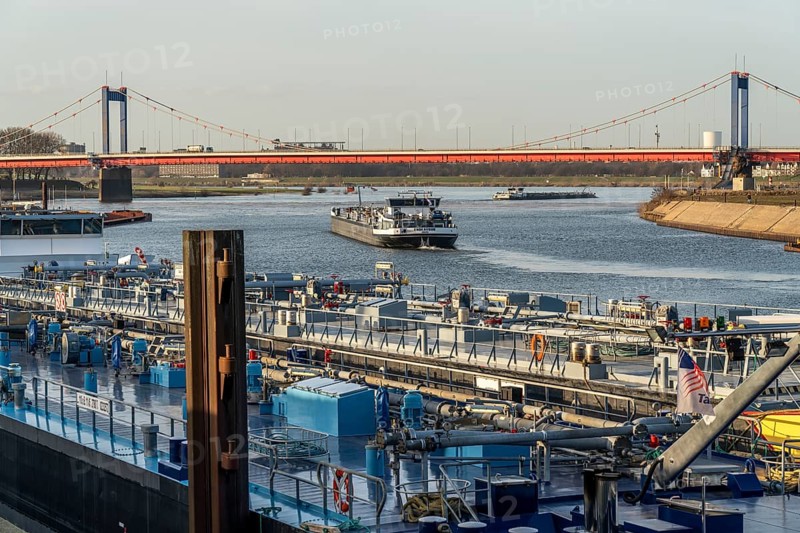 Dutch tanker Endeavour, on the way to the port of Rotterdam, exit onto the Rhine, Friedrich-Ebert-Bridge, tankers, tankers for liquids, chemicals, crude oil products, lying in the harbour channel, of the port of Duisburg-Ruhrort, at the quay, Duisburg, North Rhine-Westphalia, Germany, Europe