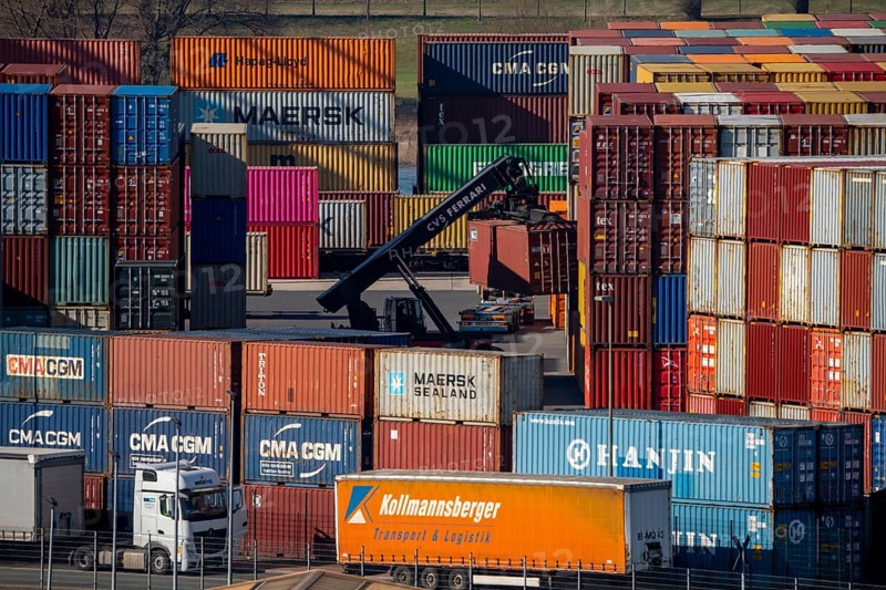 Container Handling Centre, Gateway West Terminal, Logport 2, in Duisburg on the Rhine, North Rhine-Westphalia, Germany, Europe
