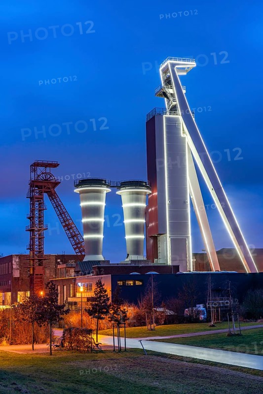 Shaft of the former Schlägel & Eisen coal mine, shaft 3/4/7, Herten, North Rhine-Westphalia, Germany, Shaft of the former Schlägel & Eisen coal mine, shaft 3/4/7, illumination, illumination of shaft 4, Herten, North Rhine-Westphalia, Germany, Europe