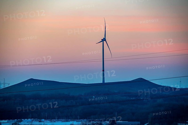 Wind turbine, by Enercon, on the Mottbruchhalde, in Gladbeck-Brauck, operated by the energy company STEAG, North Rhine-Westphalia, Germany, Europe