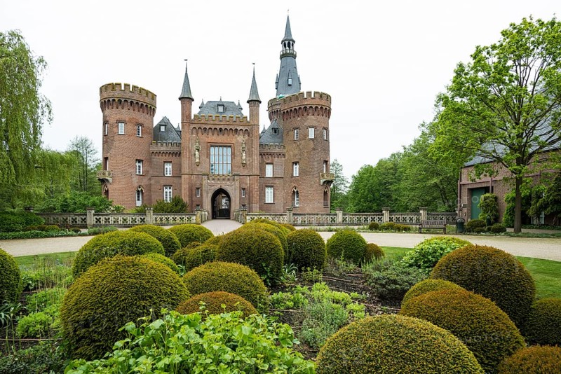 Schloss Moyland, moated castle, museum of modern art, Bedburg-Hau, Lower Rhine, North Rhine-Westphalia, Germany, Europe