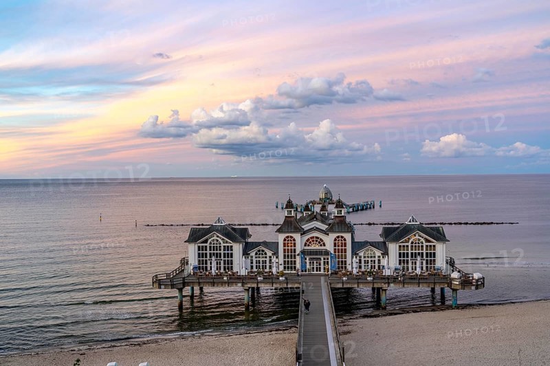 The pier of Sellin, evening mood, sunset, 394 metres long, with restaurant, jetty, beach chairs, island of Rügen, Mecklenburg-Western Pomerania, Germany, Europe