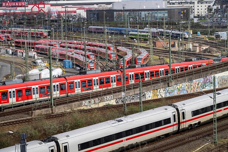 DB Regio stabling facility in Cologne Deutzerfeld, where suburban trains and regional trains wait for their turn, ICE train on the line, Cologne Deutz, North Rhine-Westphalia, Germany, Europe