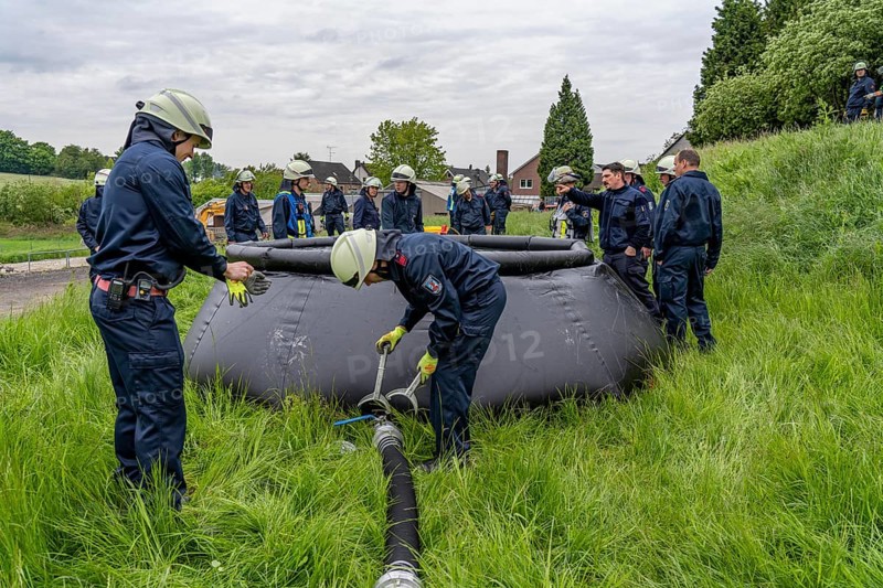 Forest fire-fighting exercise by the Essen fire brigade, the water supply was rehearsed over longer distances to the scene, water basins were set up there from which a fire-fighting helicopter can take water, 10 cubic metres capacity, North Rhine-Westphalia, Germany, Europe