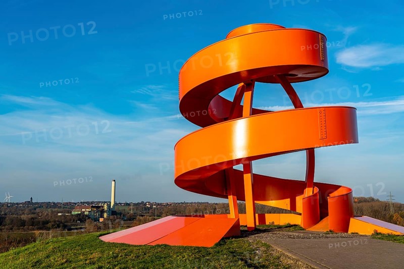 Sculpture Haldenzeichen, observation tower, Halde Franz, part of the Lippepark in Hamm, 5 slag heaps were connected to form a kind of leisure landscape area, Hamm, North Rhine-Westphalia, Germany, Europe