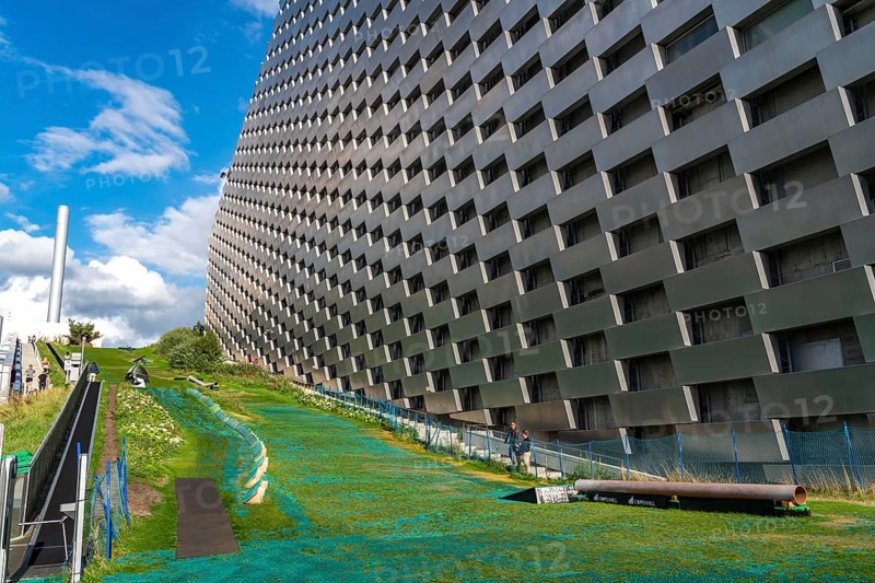 CopenHill, waste incineration plant and artificial ski slope, skiing with a view of the ski lift, 90 metres high and 400 metres long slope on artificial turf, Copenhagen, Denmark, Europe