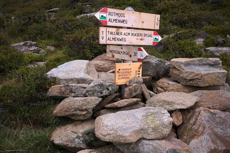 Signpost, Almenweg, Klammeben, Hirzer near Saltaus, Schenna, Scena, Passeier Valley, South Tyrol, Autonomous Province of Bolzano, Italy, Europe