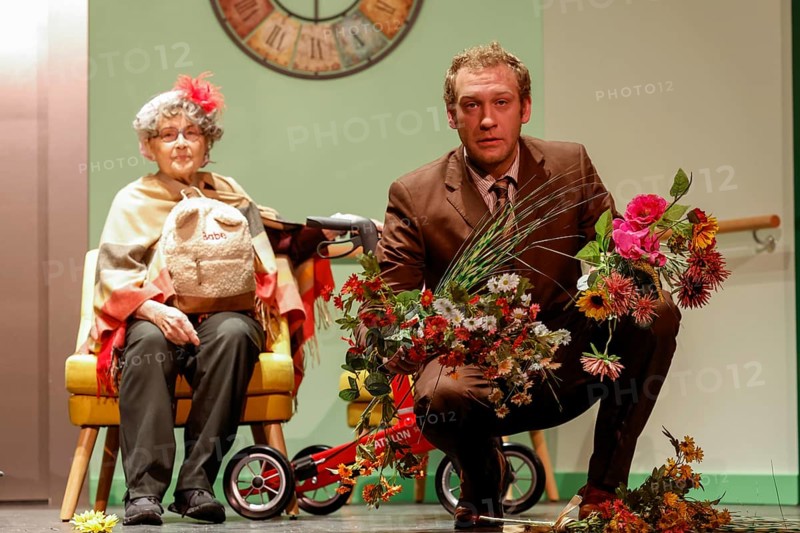 Brigitte Grothum and Johannes Hallervorden at the photo rehearsal of Oma Trick in Berlin's palace gardens Theater on 11.02.2025, premiere and 90th birthday of Brigitte Grothum on 26 February 2025