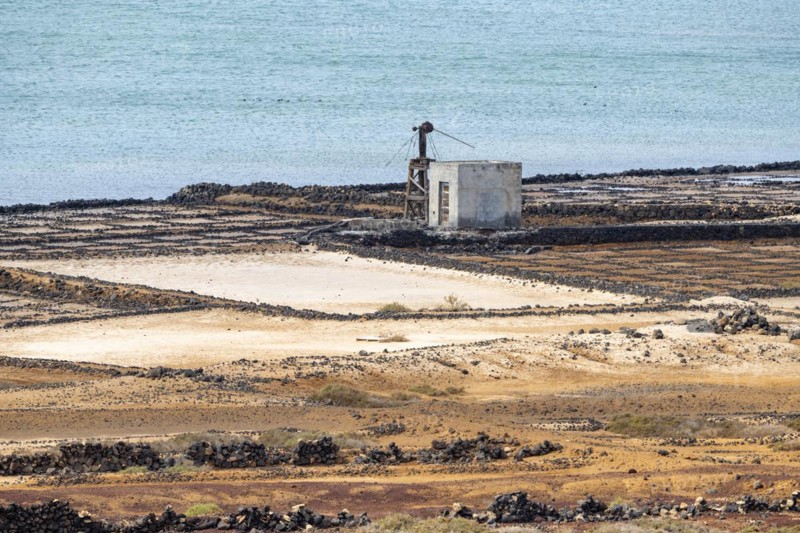 Sea salt extraction, Janubio salt works, Salinas de Janubio, Lanzarote, Canary Islands, Spain, Europe