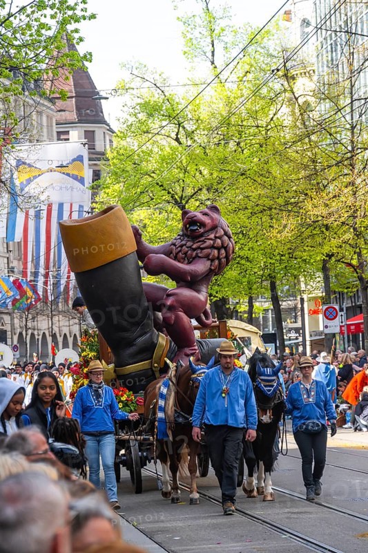 Parade of historically costumed guildsmen, Sechseläuten or Sächsilüüte, Zurich Spring Festival, Zurich, Switzerland, Europe