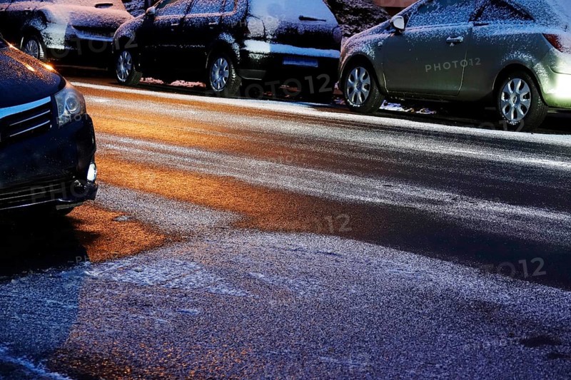 First snow, risk of slippery road traffic, road traffic, November, Germany, Europe