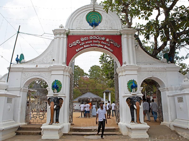 Tor tor in the Buddhist temple Ruhunu Maha Kataragama Dewalaya, Kataragama, Uva Province, Sri Lanka, Asia