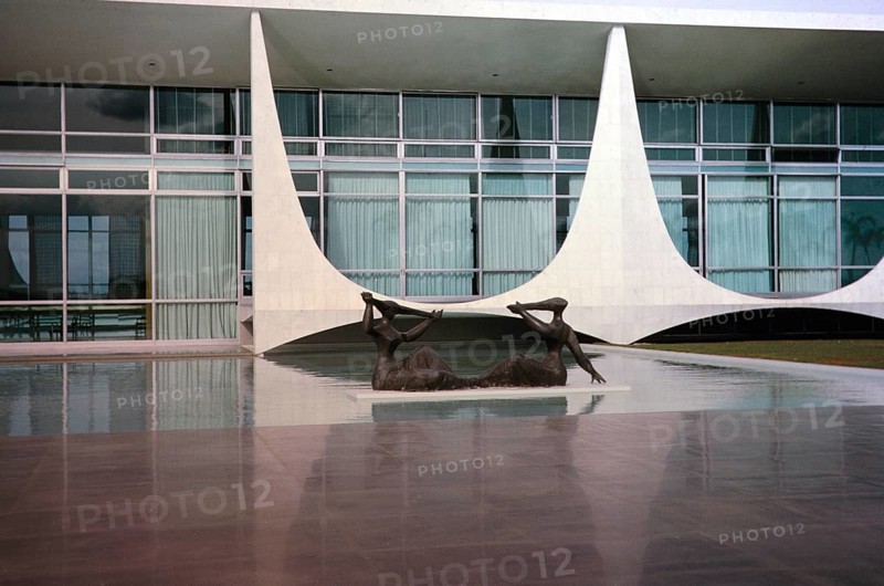 Building of the presidential palace, Palacio da Alvorada, built in 1958 by architect Oscar Niemeyer, Brasilia, Federal District, Brazil, 1962, South America