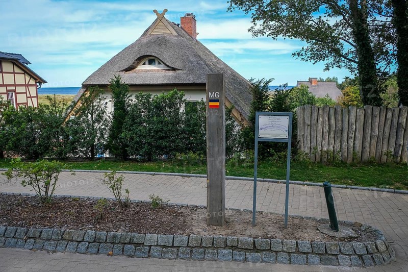 Ahrenshoop, Fischland-Darß-Zingst, Mecklenburg-Western Pomerania, Germany, border between Mecklenburg and Western Pomerania. Fischland is a land bridge on the southern Baltic coast of the Bay of Mecklenburg and part of the Fischland-Darß-Zingst peninsula. It belongs to the state of Mecklenburg, while Darß is already part of Western Pomerania. The border runs along the border path in the holiday resort of Ahrenshoop, Europe