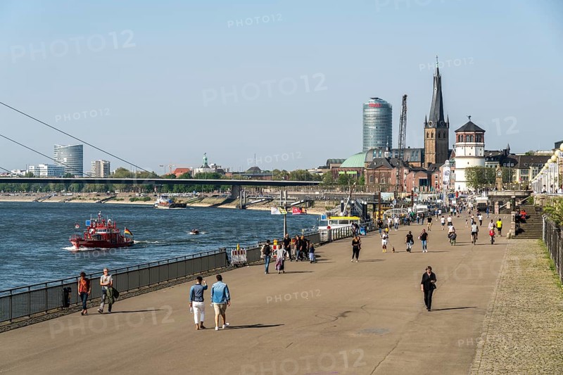 Rheinuferpromenade, City of Düsseldorf, North Rhine-Westphalia, Germany, Europe