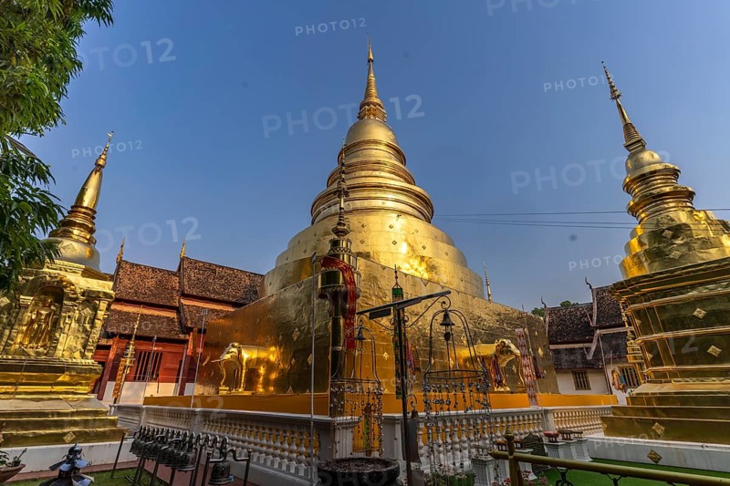 Golden Chedi Phrathatluang of the Buddhist temple complex Wat Phra Singh, Chiang Mai, Thailand, Asia