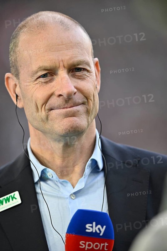 Coach Jess Thorup FC Augsburg FCA in an interview Microphone Microphone Logo SKY Portrait smiles WWK Arena, Augsburg, Bavaria, Germany, Europe