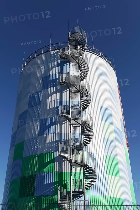 District heating storage facility of Stadtwerke Krefeld, SWK, 4500 cubic metres of hot water for heating, CO2 reduction, expansion of renewable energies, Krefeld, North Rhine-Westphalia, Germany, Europe