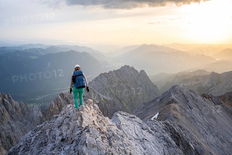 Mountaineer on the Jubiläumsgrat between Zugspitze and Alpspitze, high mountains, Wetterstein range, Bavaria, Germany, Europe