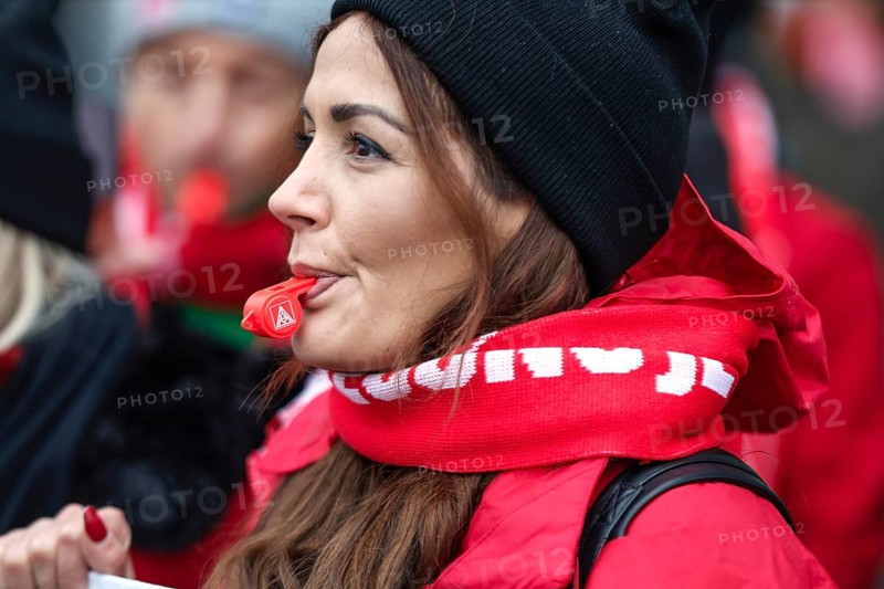 A Volkswagen employee demonstrates with whistles in front of the Volkswagen Arena during the collective bargaining negotiations between Volkswagen and IG Metall and against plant closures and redundancies, Wolfsburg, 21 November 2024, Wolfsburg, Lower Saxony, Germany, Europe
