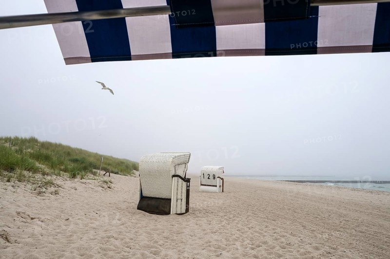 Graal-Müritz, Mecklenburg-Western Pomerania, Germany, Beach chairs in the fog on the sandy beach of the Baltic Sea resort of Graal-Müritz. The Mecklenburg seaside resort of Graal-Müritz is an independent municipality in the district of Rostock in Mecklenburg-Western Pomerania, Europe