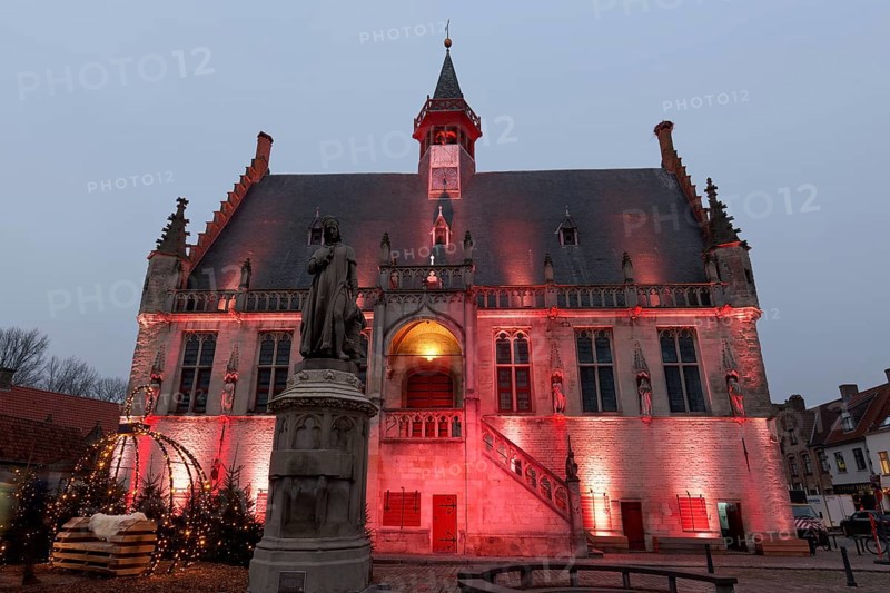 Gothic town hall and monument to Jacob van Maerlant, illuminated, Christmas, Damme, West Flanders, Flanders, Belgium, Europe